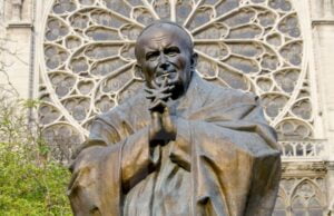 II. János Pál pápa gyönyörű imádsága a párizsi Notre-Dame-ban 7 II. János Pál pápa gyönyörű imádsága a párizsi Notre-Dame-ban