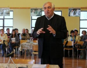 Mit jelent találkozni Szent Péter utódával? – Vencser László előadása  Gyergyószentmiklóson