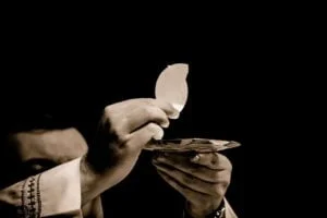 Juhász Imre plébános: Az Eucharisztia örömünkben gazdagít, bánatunkat felezi, szomorúságunkat vigaszra fordítja, kérdéseinkre választ ad 7 Juhász Imre plébános: Az Eucharisztia örömünkben gazdagít, bánatunkat felezi, szomorúságunkat vigaszra fordítja, kérdéseinkre választ ad