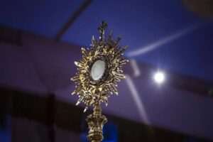 Test és kenyér között – Eucharisztikus csodák boncolása