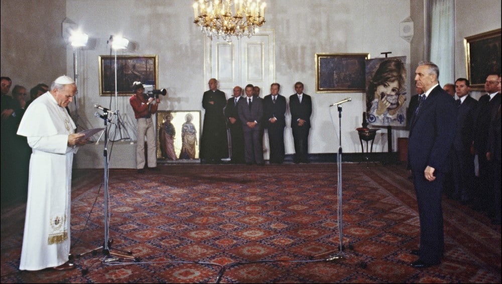 Hogyan járult hozzá II. János Pál pápa a szovjet kommunizmus bukásához? 1 000 APP2000012873519 Egyeni