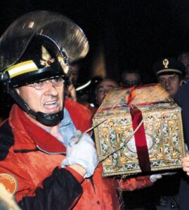 Elmondja történetét a tűzoltó, aki az 1997-es tűzvész idején kimentette a Torinói Leplet