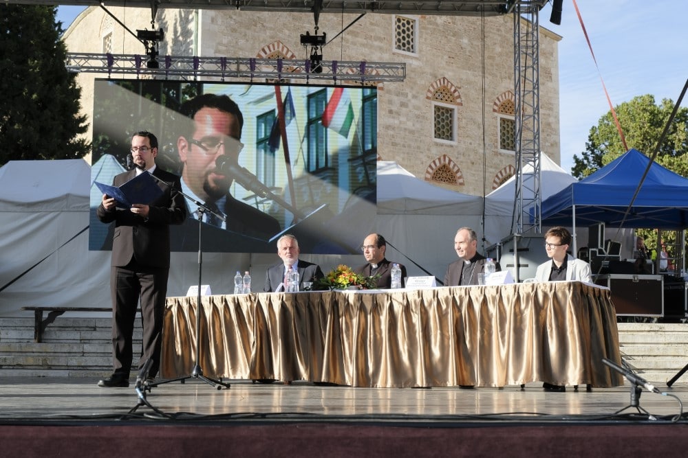 20190927 megnyito loro 11 Egyedi