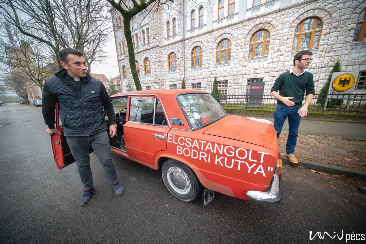 Vízfakasztásra készül Afrikában somogyapáti plébánosa - interjú 1 20191209 1103 csortos szabolcs sajtotajekoztato bamako 09249