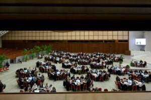 Szinódusi tájékoztató: a tekintély az egyházban „mezítlábas szolgálat”