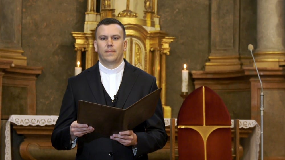 4. het pentek.00 10 48 34.Still016 Egyedi