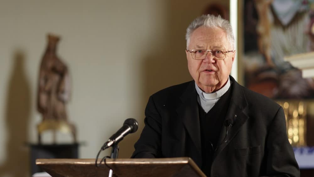 5. het hetfo.00 10 22 45.Still013 Egyedi