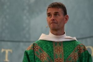 A nap, amikor Isten belépett az életembe: John Riccardo atya csodálatos tanúságtétele