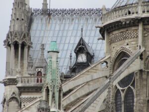 Hihetetlen felfedezés mentheti meg a párizsi Notre-Dame toronyóráját