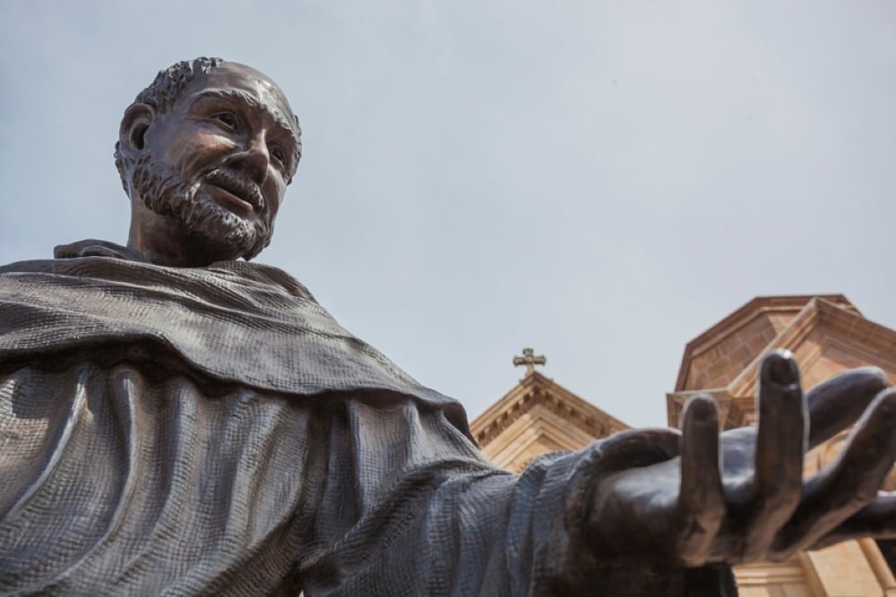 Most akkor hogy is állunk a szentek közbenjárásával? 1 Assisi Szent Ferenc szobra Assisiben Egyedi