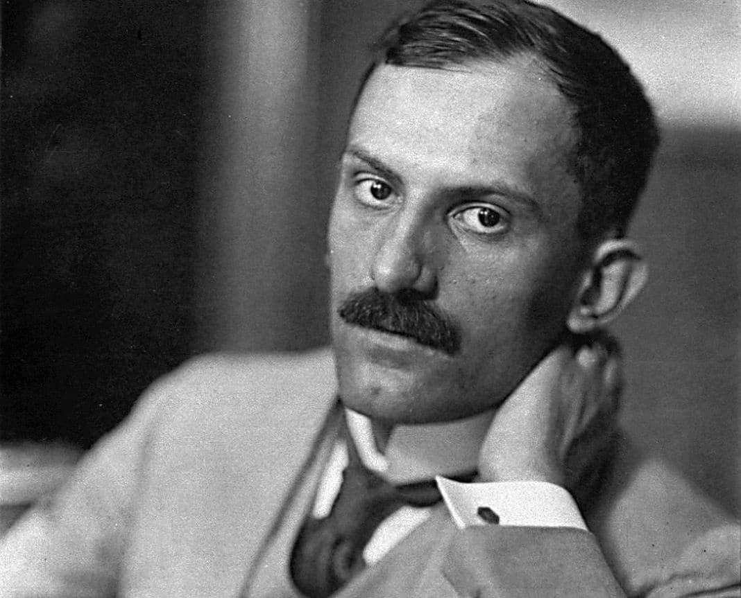 Babits Mihaly konyoklos portreja Szekely Aladar felvetele