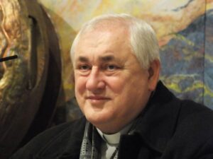 Merjük elmondani a fiataloknak, hogy szépek vagytok, örülünk nektek, veletek vagyunk! – Interjú Bíró László püspökkel