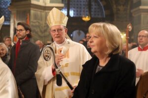 Nem a női papságra! – „Püspökként ehhez kell tartanom magam!” 7 Nem a női papságra! – „Püspökként ehhez kell tartanom magam!”