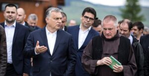 Böjte Csaba és Orbán Viktor egy amerikai katolikus magazin Év embere toplistáján