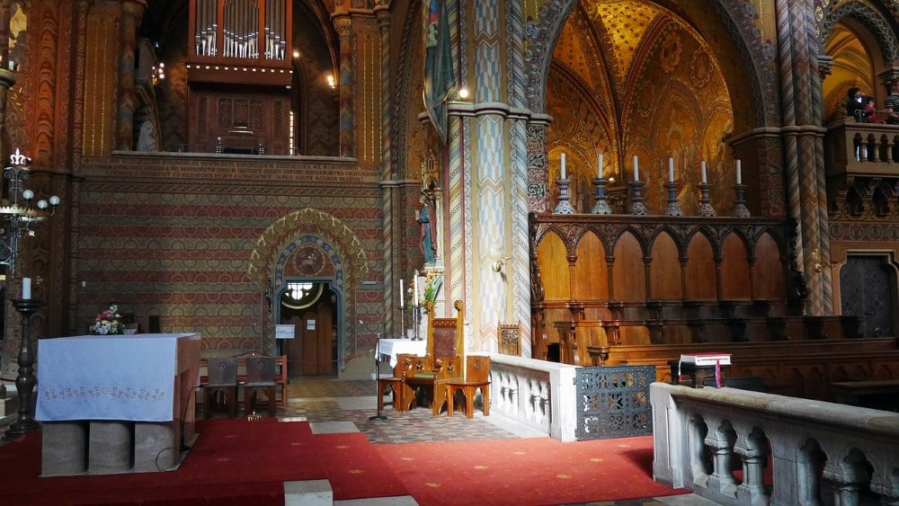 Szünetelnek a nyilvános szentmisék Magyarországon - MKPK közlemény 1 Budavari Matyas templom Egyedi