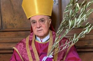 Viganò érsek: Épp ahogy Jézust elárulták a tanítványai, úgy árulják el az Egyházat is a szolgái 1 Viganò érsek: Épp ahogy Jézust elárulták a tanítványai, úgy árulják el az Egyházat is a szolgái