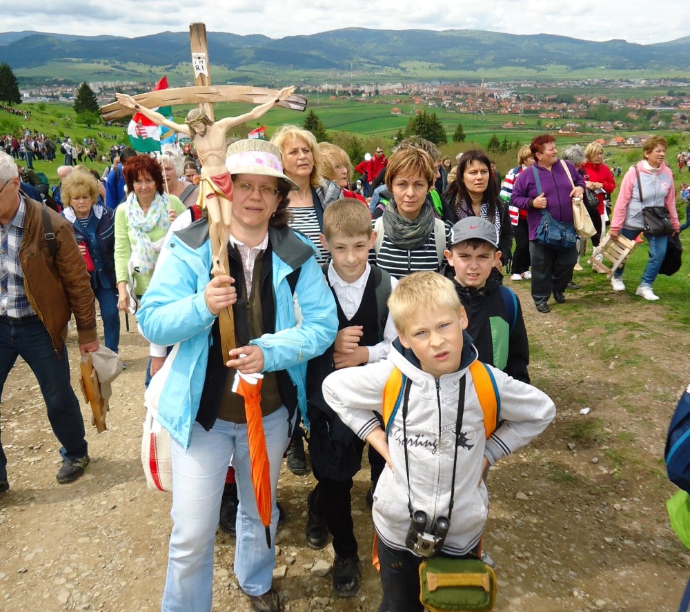 Közelről ismertük meg az első és tökéletes keresztényt – Török Bernadett tanúságtétele Máriáról 1 Csiksomlyoi zarandoklat plebaniank csaladjaival Egyedi