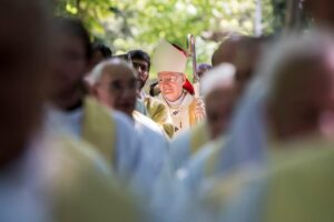 Erdő Péter: Jézus nem marad meg a templom falai között