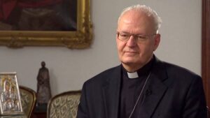 Erdő Péter: Nem szabad elfelejtenünk, hogy Jézus Krisztus születését ünnepeljük 5 Erdő Péter: Nem szabad elfelejtenünk, hogy Jézus Krisztus születését ünnepeljük