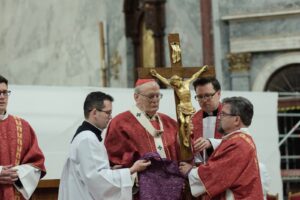 Erdő Péter bíboros nagypénteken: Jézus nem méricskélte a maga áldozatát