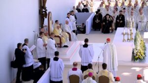 Erdő Péter: „Hivatásunknak érezzük, hogy híd legyünk Kelet és Nyugat között” 5 Erdő Péter: „Hivatásunknak érezzük, hogy híd legyünk Kelet és Nyugat között”