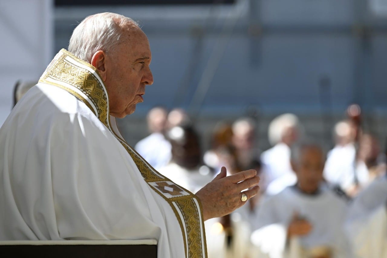 Ferenc papa LAquilaban