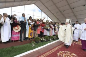 Ferenc pápa Úrangyala imádsága Madagaszkáron: Köszönöm a szíves fogadtatást