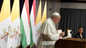 Vatikáni és olasz sajtó: Ferenc pápa Európa lelkét és a békét keresi magyarországi látogatásán