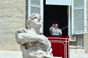 Isten végtelen szeretete nem hagy el bennünket – Ferenc pápa Regina Coeli imája