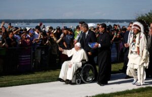 Ferenc pápa a Szent Anna-tónál: Az őslakos indiánok és a nagymamák az Egyház értékes kincsei