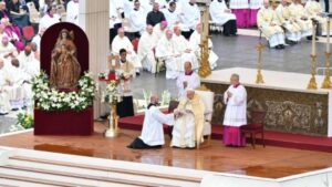 Máriával együtt imádkozzunk a meggyötört Ukrajnáért – Ferenc pápa Úrangyala imája