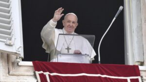 Ferenc pápa az Angelus előtt: Sose állj szóba a kísértővel! 10 Ferenc pápa az Angelus előtt: Sose állj szóba a kísértővel!