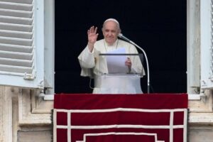 Nincs szentség öröm nélkül! – Ferenc pápa Úrangyala imája Mindenszentek ünnepén