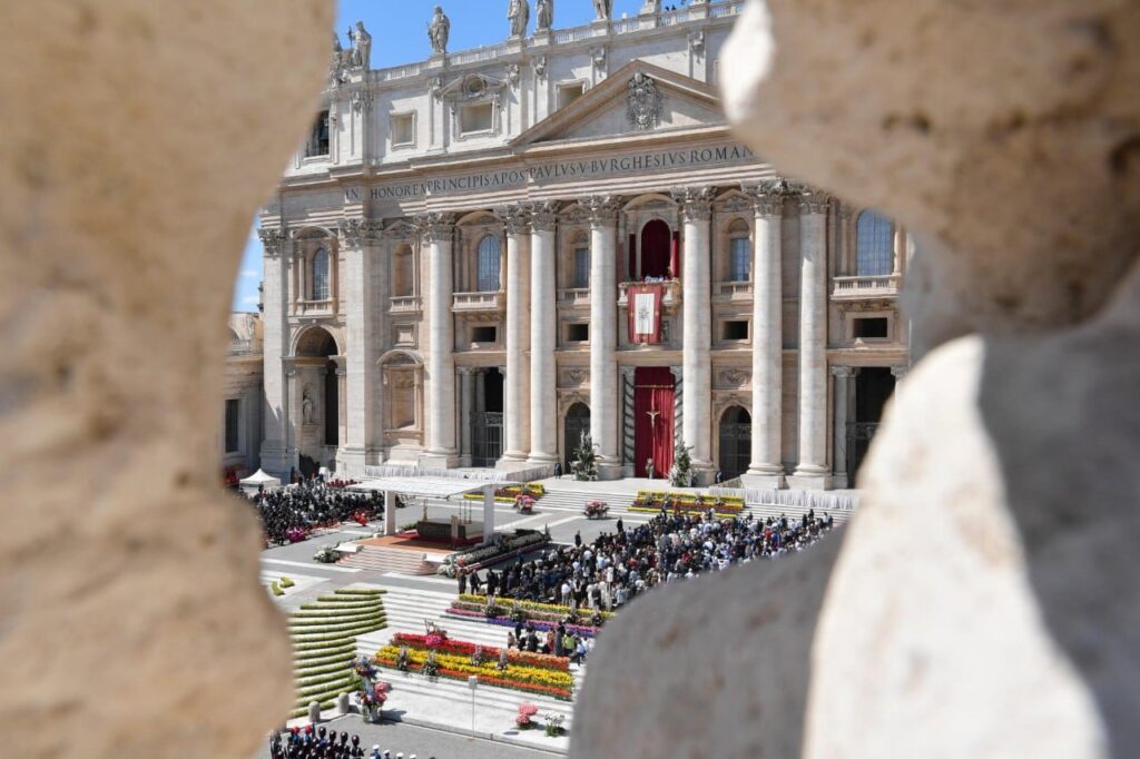 Sietve járjuk be a béke és a testvériség ösvényeit – Ferenc pápa húsvéti Urbi et Orbi üzenete 2 Ferenc papa Urbi et orbi 2023