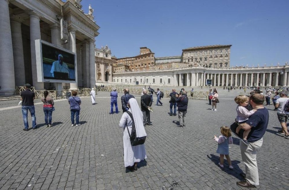 Ferenc papa Urunk mennybemenetelenek unnepen Egyedi