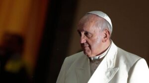 Ferenc pápa a párizsiaknak: a székesegyház legyen a hit tanúja