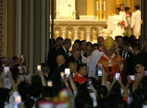 Ferenc pápa homíliája fiataloknak: Krisztusba gyökerezve, reménységgel előretekinteni 8 Ferenc pápa homíliája fiataloknak: Krisztusba gyökerezve, reménységgel előretekinteni