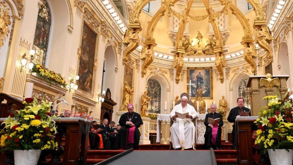 Ferenc pápa a kanadai papságnak: hiteles egyházat építsünk a hit örömével! 2 Ferenc papa a kanadai papokkal 3