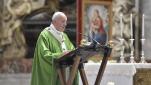 Ferenc pápa: Lehetnénk mi is angyalok Jákob lajtorjáján, szárnyaink alá véve az „utolsókat”