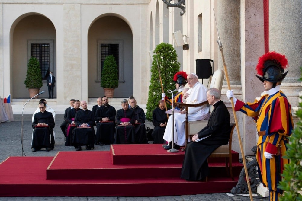 Ferenc pápa: Az imában Istennek kell megtérítenie minket, nem nekünk kell megtérítenünk Istent! 1 Ferenc papa audienciaja 0526 Egyedi