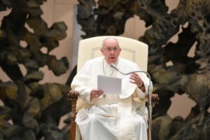 Ferenc pápa katekézise: Arcok és szívek vagyunk, Isten egyenként, név szerint ismer bennünket!