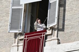 Ferenc pápa: Fel kell ébrednünk az embertársaink iránti közömbösség álmából! 5 Ferenc pápa: Fel kell ébrednünk az embertársaink iránti közömbösség álmából!