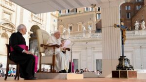 Az öregek bölcsessége és humora segít leküzdeni a fáradságot: Ferenc pápa szerdai katekézise