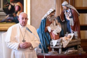 Ferenc pápa katekézise: Aki nem szereti testvérét, az nem imádkozik komolyan!