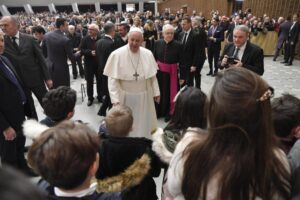 Ferenc pápa katekézise: Az együttműködés jobb emberré, jobb tanítvánnyá tesz bennünket!