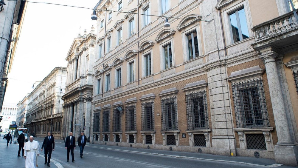 Ferenc pápa Róma utcáin sétált, a járvány végéért imádkozott 2 Ferenc papa az utcan setal 2 Egyedi