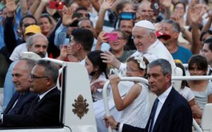 Ferenc pápa: „Isten áldja és őrizze meg a világ minden családját”