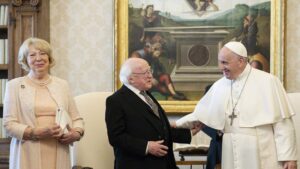 Ki mond, mit mond, mikor és kinek…