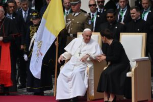 Ezt az üzenetet hagyta Ferenc pápa a Köztársasági Elnöki Hivatal vendégkönyvében