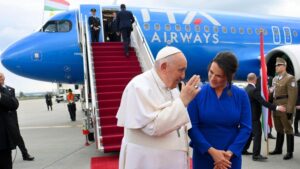 Ferenc pápa elutazott Budapestről